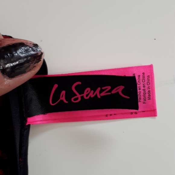 La Senza red and black lace strappy bra - Picture 5 of 7